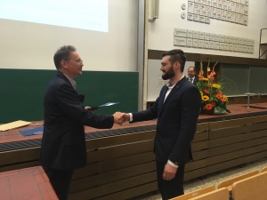 Zum Artikel "Masterstudent der Chemie erhält den Zerweck-Preis 2016"