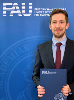 Zum Artikel "Prof. Dr. Simon Hammann neu am Department"