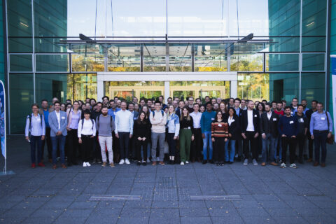 Das Foto zeigt ein Gruppenbild aller Teilnehmenden der Konferenz