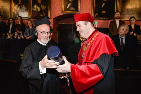 Prof. Dr. i. R. Kisch wird mit der Ehrendoktorwürde ausgezeichnet.